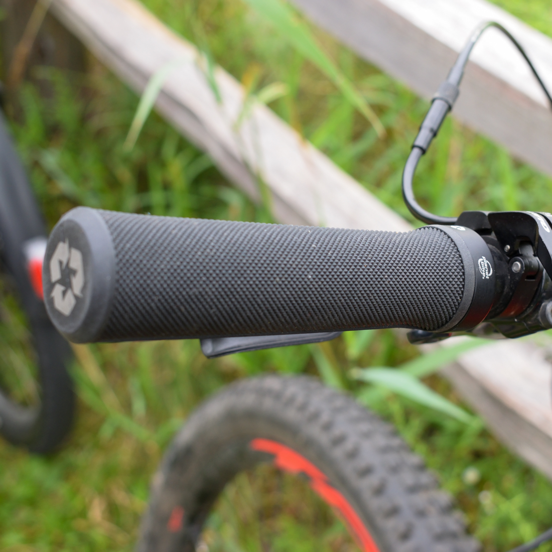オリンパス　ハンドピース Recycled Joe Happy Hands Handlebar Grips | Planet Bike