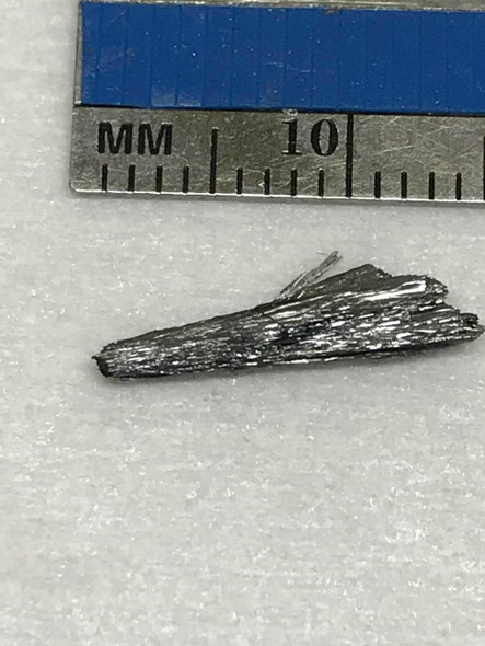 Large size MnO2 crystals