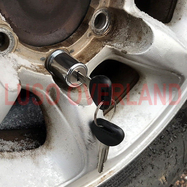 MONTERO Gen2, 2.5, 3 - Spare Tire Locking Lugbolt (MB846663)