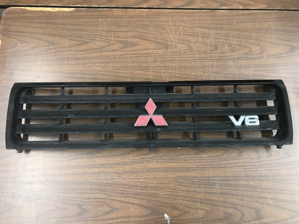 USED - MONTERO Gen2 - Front Grille