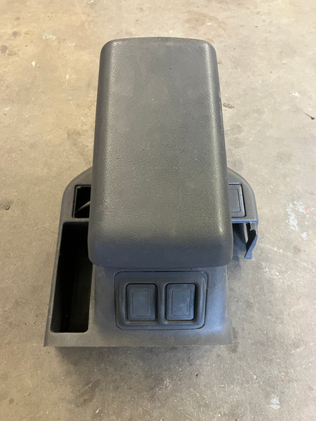 USED - MONTERO Gen 2 -  Center Console Armrest