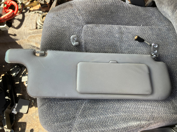 USED - MONTERO Gen 2 - Sun Visor, Right