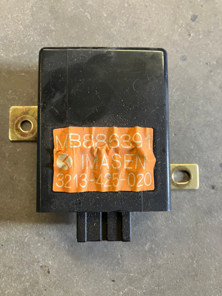 USED - MONTERO Gen2 - 4wd Indicator Control Unit