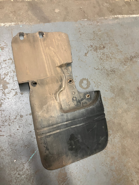 USED - MONTERO Gen 2 - Mud Flap, Rear / Right