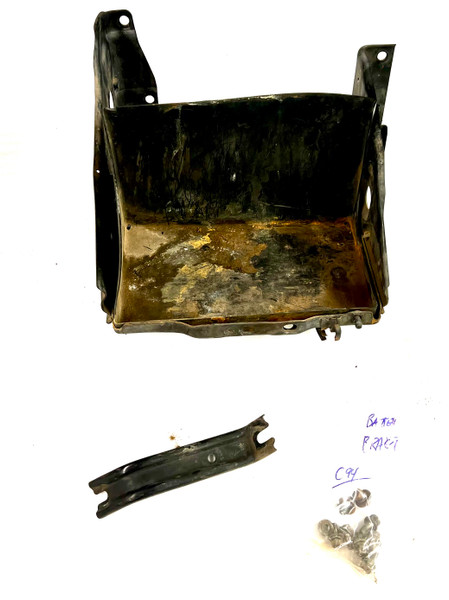 USED - MONTERO Gen 2, 2.5 - Battery Tray