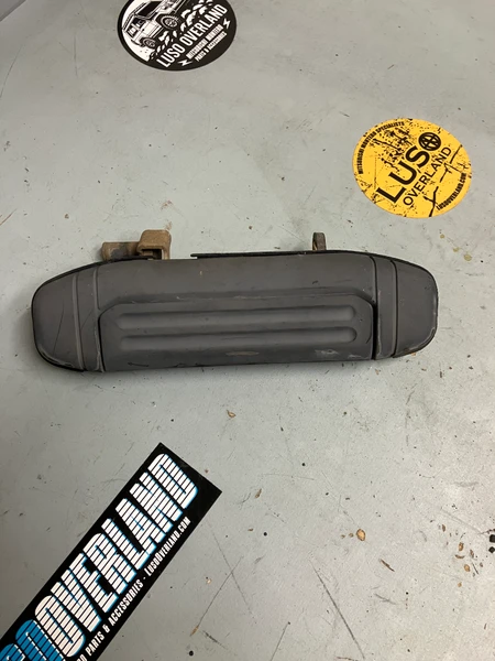 USED - MONTERO Gen 2 - Exterior Door Handle, Rear / Right