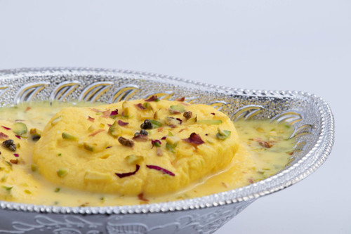 Ras Malai / Bengali Rasmalai / Rasmalai Sweet.
Buy fresh Ras Malai online. Traditional Bengali milk dessert with cardamom and pistachio flavor, ideal for weddings and special occasions.