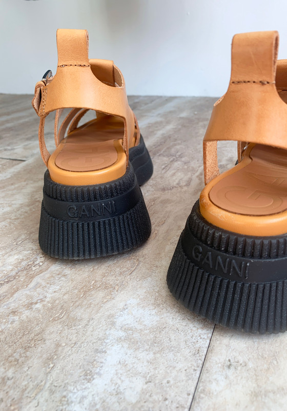 GANNIガニー グルカ サンダル creeper 37 ブラック 楽天市場】GANNI ガニー グルカサンダル Creepers Grid Sandal