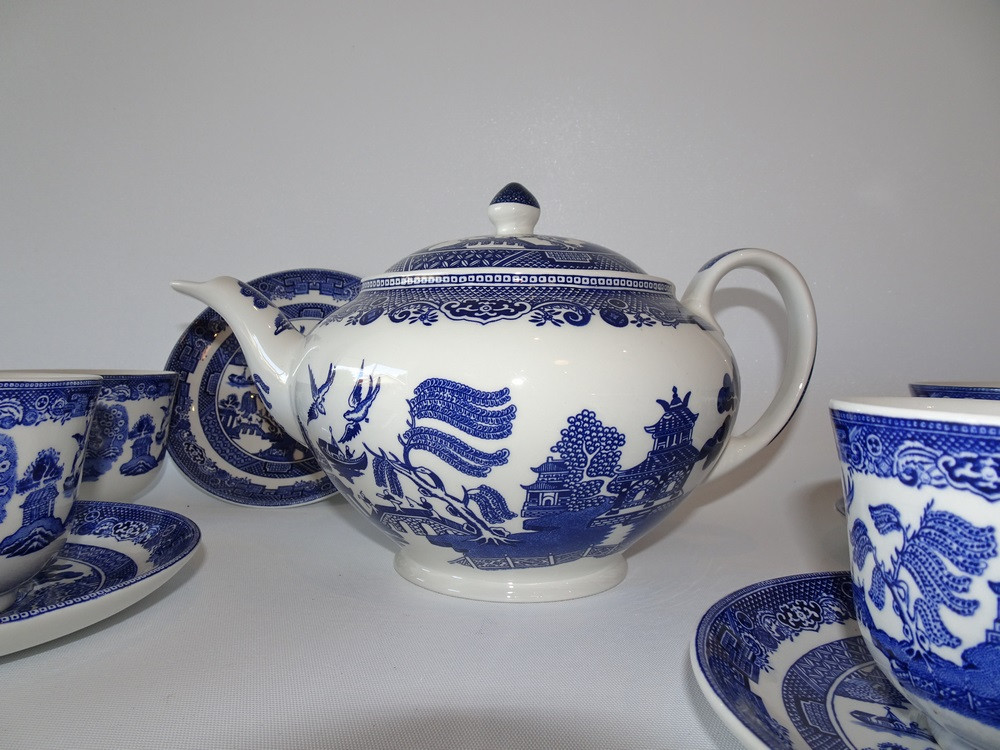 Vintage Blue Willow Pattern Part Tea Set