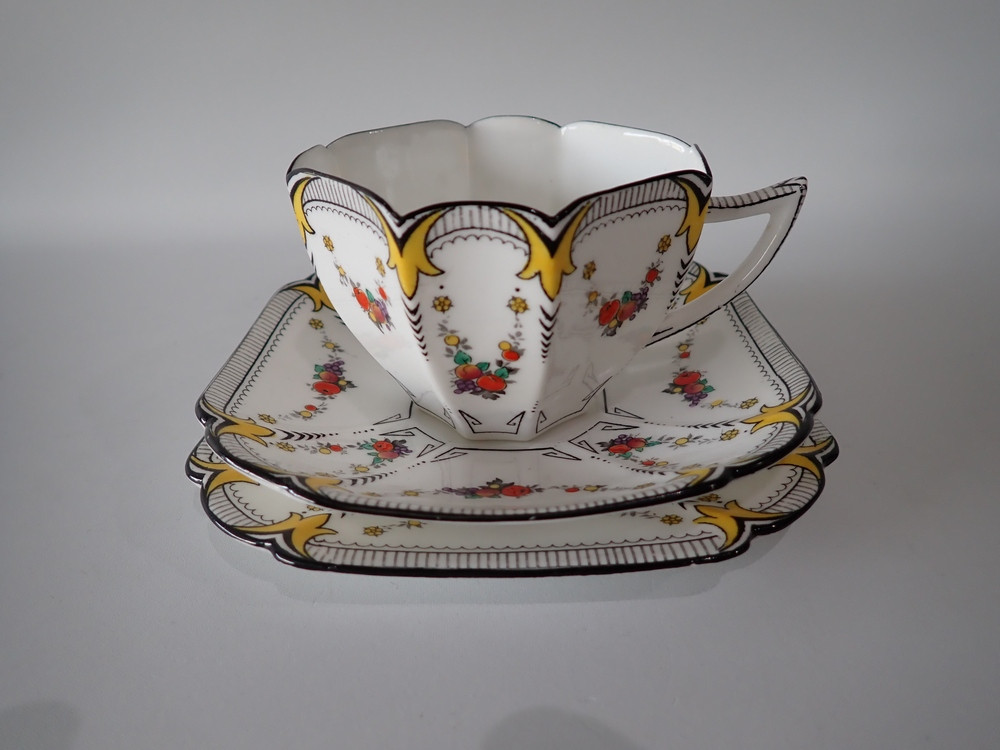 Antique Shelley Queen Anne Trio Garland of Fruit Pattern 11501 c.1926