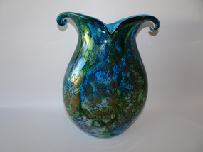 This  stunning  art glass oceanic vase with loved rim and aventurine inclusions would make the perfect addition to any home space.  In beautiful shades of blue and purple it will bring to life any area in you home.