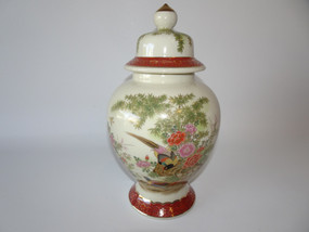 This lovely Japanese Seizan Kutani lidded jar decorated with birds and chrysanthemum flowers would look beautiful in any area of your home, dated 1960s.