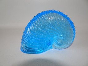 Vintage handmade blue art glass nautilus shell by Meg Caslake and David Pedler, 12cm x 8cm