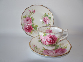 Royal Albert American Beauty Trio – vintage bone china cup, saucer & plate with pink rose design and gilt trim (1940–1950)