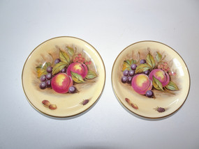 Pair of Aynsley Orchard Gold fruit trinket dishes, hand-painted and signed by D. Jones, 1950–1960