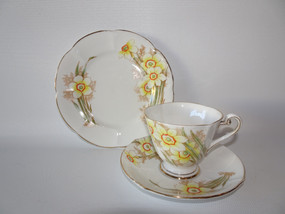 Rolsyn China trio with daffodil pattern – vintage cup, saucer, and side plate circa 1940–1950