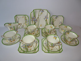 Royal Doulton Art Deco Iris 21-piece tea set with green border and floral design
