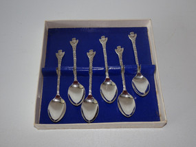 Antique Scottish silver plate spoon set with thistle finials in original presentation box
