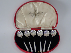 James Deakin & Sons cased set of six sterling silver demitasse coffee spoons, Sheffield 1938.
