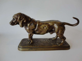Antique bronze Basset Hound dog sculpture after Alfred Barye on rectangular base, 25cm long.