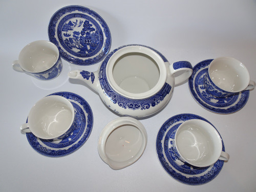 Vintage Blue Willow Pattern Part Tea Set