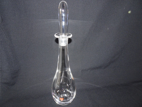 Orrefors decanter by Vicke Lindstrand, modernism crystal hand blown circa 1940s.  A lovely piece to add to your collection or give as a gift.