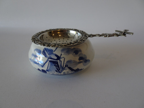 Vintage Delft Blue Tea Strainer Set