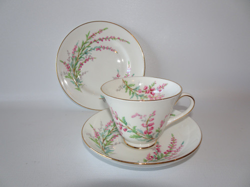 Royal Doulton Bell Heather trio – tea cup, saucer and plate with pink heather pattern, 1943–1946