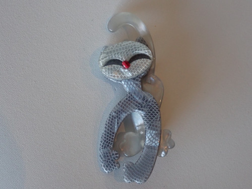 Vintage Lea Stein Paris Felix Cat brooch in soft grey mosaic-effect finish with ruby-red nose