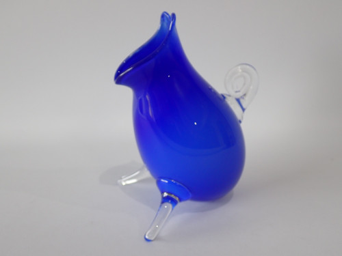 Signed Tegan Empson Australian hand-blown blue studio art glass Critter jug with clear glass legs and handle, circa 1990s.