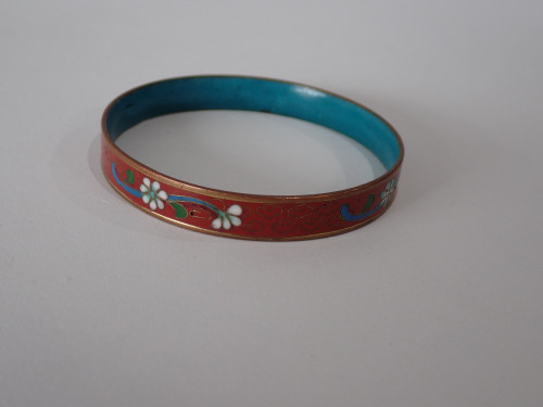 Vintage Chinese cloisonné enamel bangle with floral decoration on a russet-red ground and turquoise-blue enamel interior.