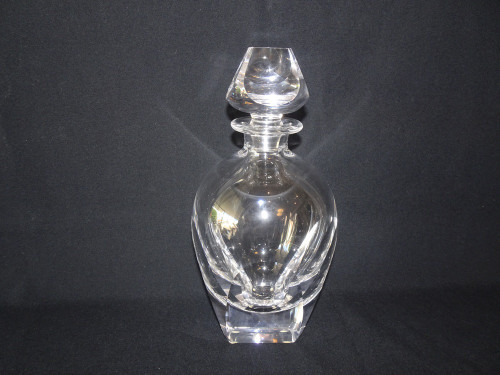 Vintage Moser crystal decanter designed by Rudolf Eschler with original stopper and sculptural Art Deco form.