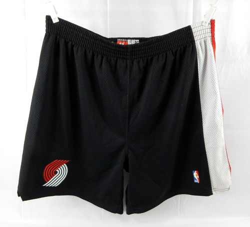 1997-98 Portland Trailblazers Alton Lister #53 Game Used Black Shorts 50 089