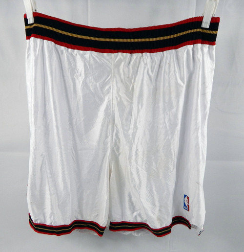 2002-06 Philadelphia 76ers Game Issued White Shorts 44 183