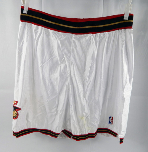 2002-06 Philadelphia 76ers Game Issued White Shorts 44 096