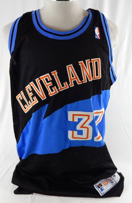 1997-98 Cleveland Cavaliers Henry James #32 Game Issued Black Jersey 48 347
