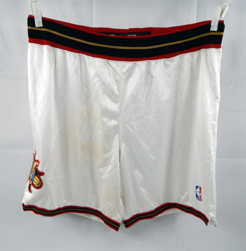 2006-09 Philadelphia 76ers Game Issued White Shorts 44 195