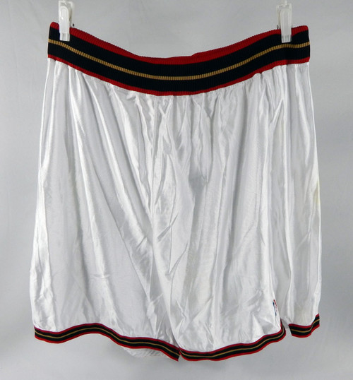 2002-06 Philadelphia 76ers Game Issued White Basketball Shorts Size 48 68
