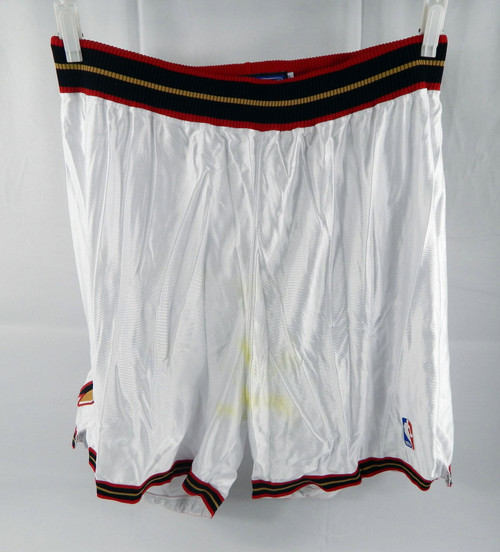 2002-06 Philadelphia 76ers Game Issued White Shorts 44 093