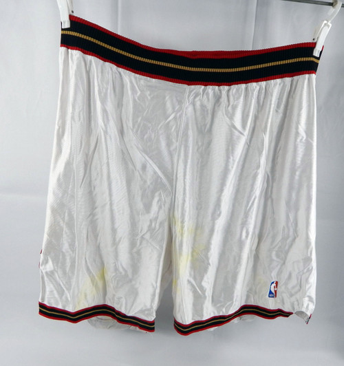 2002-06 Philadelphia 76ers Game Issued White Shorts 48 097