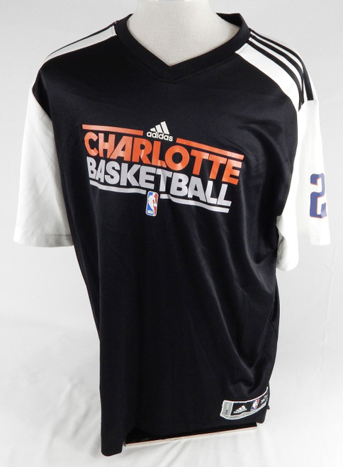 2010-11 Charlotte Bobcats Shaun Livingston #2 Game Used Black Shooting Shirt 3