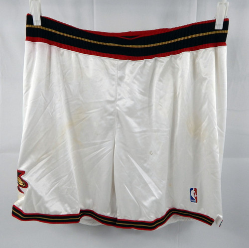 2002-06 Phialdephia 76ers Game Issued White Shorts 46 DP96012