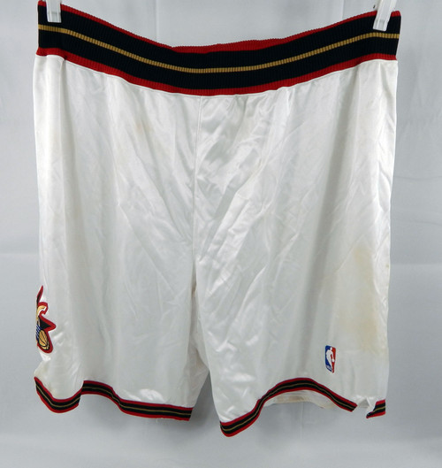 2002-06 Phialdephia 76ers Game Issued White Shorts 48 DP96014