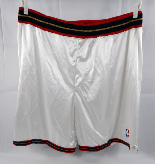 2002-06 Phialdephia 76ers Game Issued White Shorts 50 DP96006
