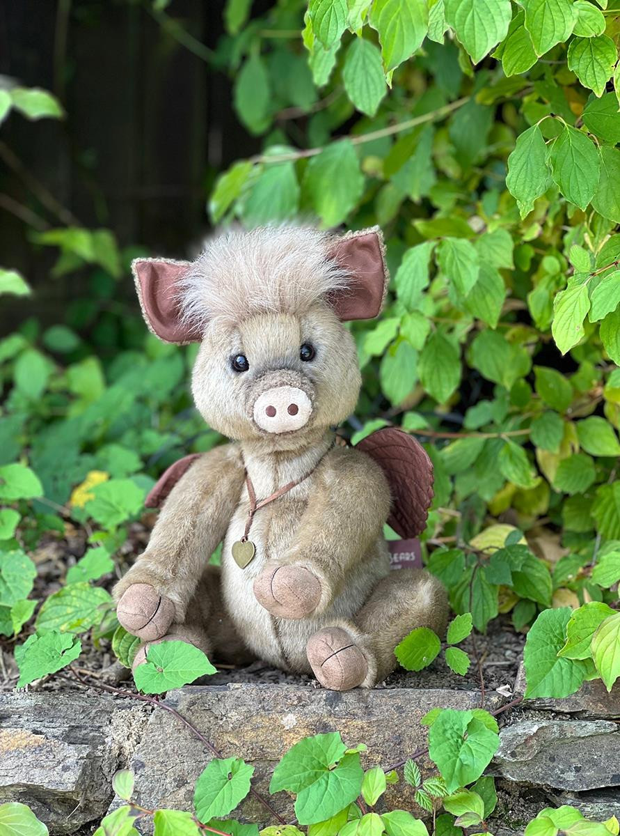 残り僅か　大人気の英国メーカー 2025年最新チャーリーベアーズHogwash Limited Edition Flying Boar Teddy Bear Hogwash | Charlie Bears, UK