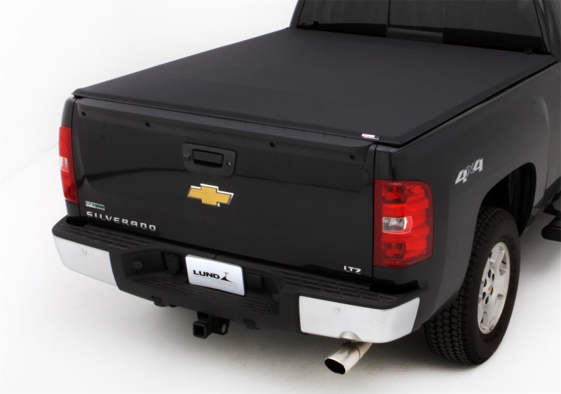 Lund 99-07 Chevy Silverado 1500 (6.5ft. Bed) Genesis Elite Tri-Fold Tonneau Cover - Black - 95853