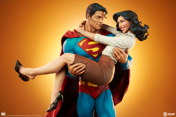 Superman and Lois Lane Diorama Statue