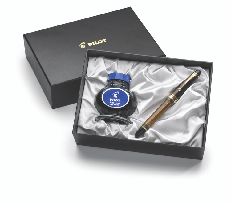 Pilot Custom 823 Fountain Pen, Smoke, Amber