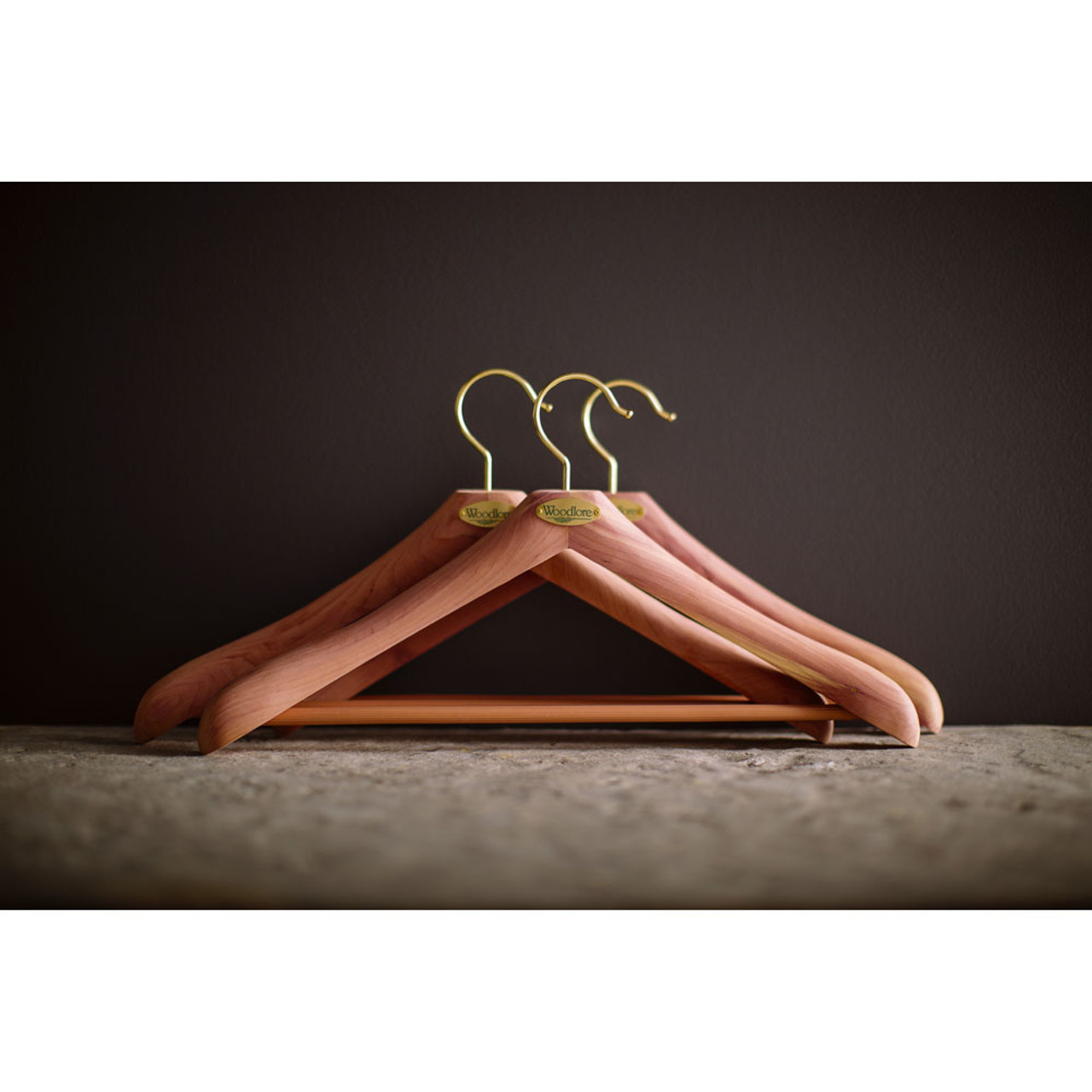 Hangers - Exclusive hangers in cedar wood & high gloss finish