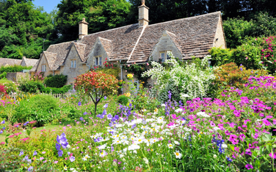 How to Get the English Garden Look - Lee Burkhill Explains - JParkers